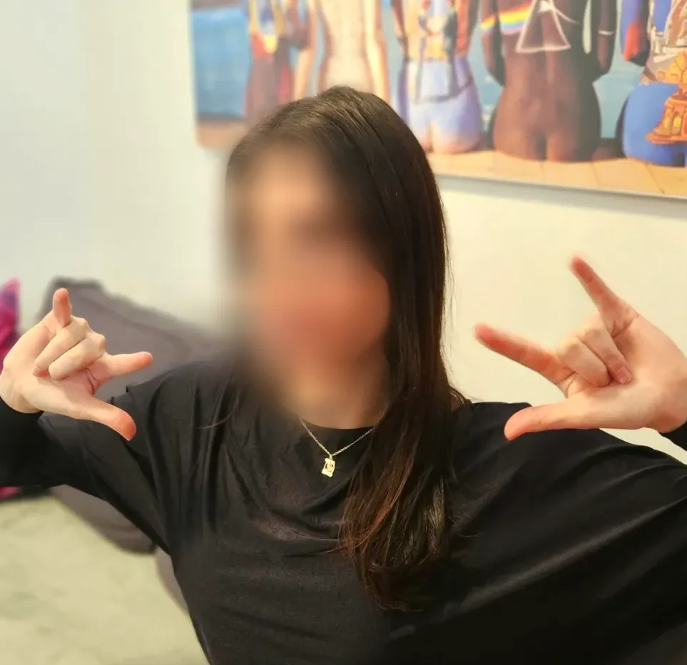 Büsra, 27