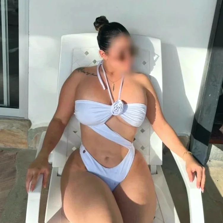 Claudia, 28