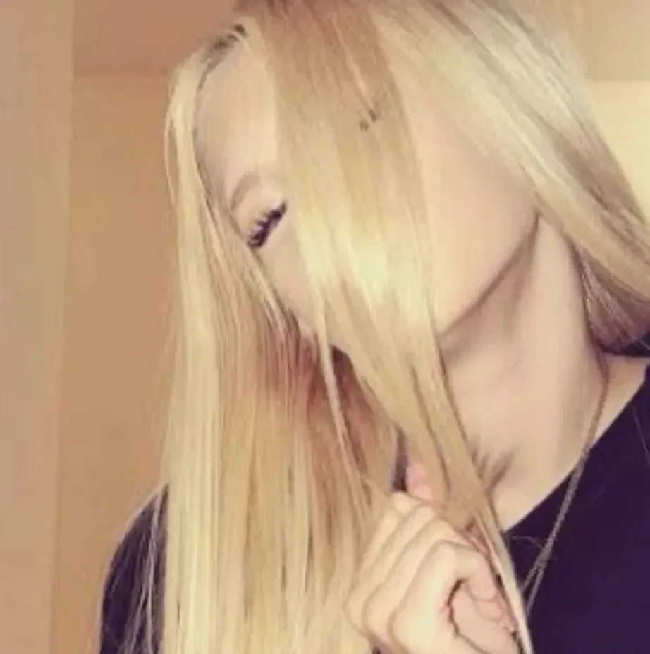 Laura, 34